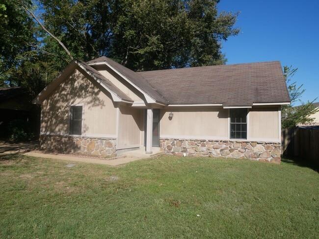 Photo - 850 Pinestone Pl