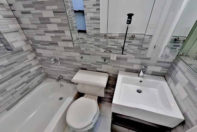 Photo - 325 E 5th St Unit E4