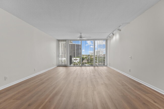 Photo - 4750 S Ocean Blvd Unidad 502
