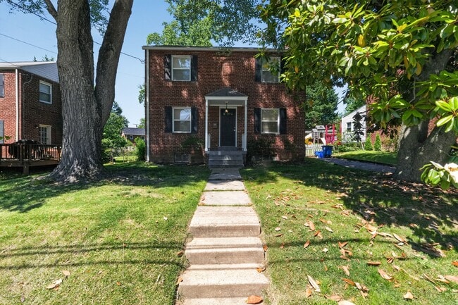 Building Photo - 2713 Arcola Ave