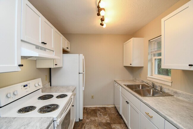 Photo - 1115 N Duluth Ave Unit 1