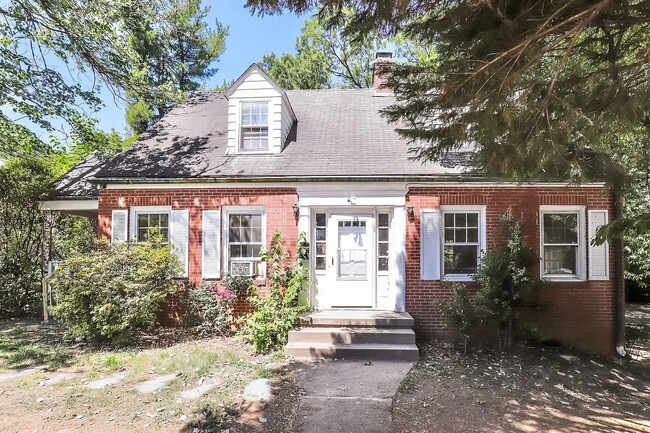 Room in Duplex on S Josephine Boyd St