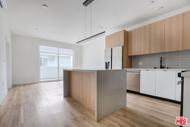 Photo - 5657 Virginia Ave Unidad 202