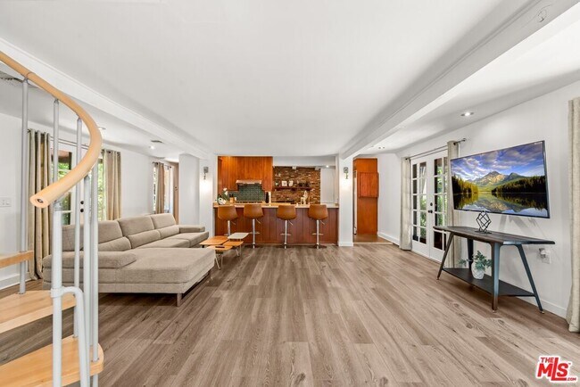 Photo - 23057 Sylvan St