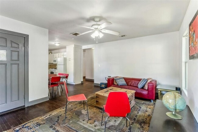 Photo - 204 Wilkes St