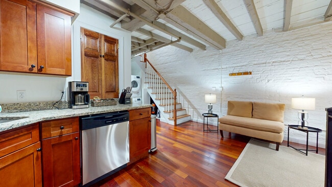 Photo - 15 Union St Apartments Unit 4