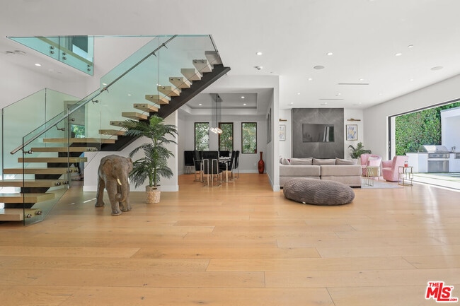 Photo - 13812 Cumpston St