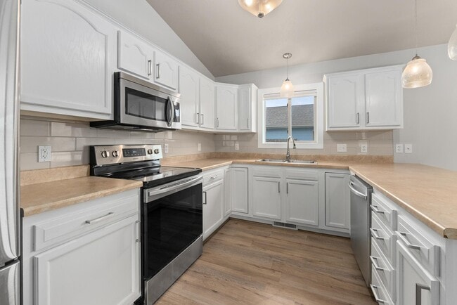 Photo - 8208 S Hughes Ave