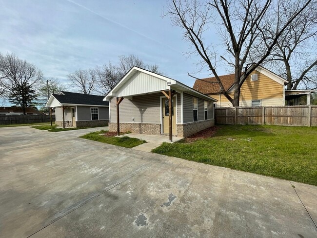 Building Photo - 2115 N.13th Street-
