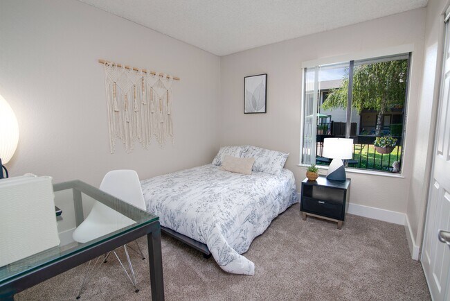 Rivercrest Apartments