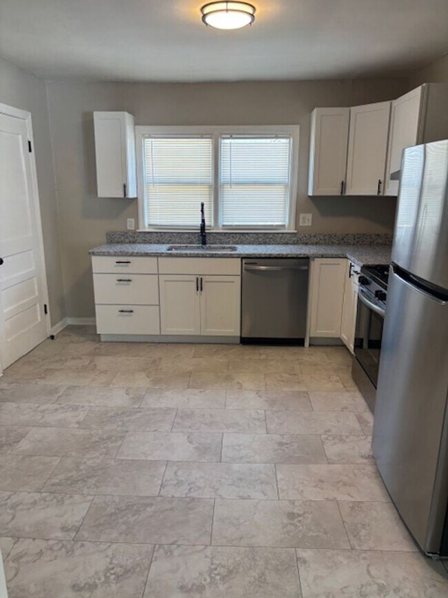 Photo - 3 Bedroom, 1 Bathroom in Kansas City