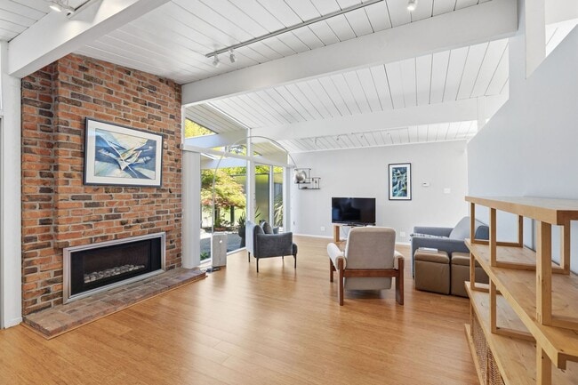 Photo - Beautifully Remodeled, Furnished 3 Bed + Office, 2 Bath Home- Available Short Term Only!