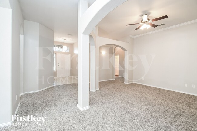 Photo - 403 Canadian Trail