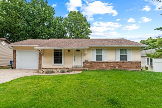 Building Photo - 2406 Village Glen Ct