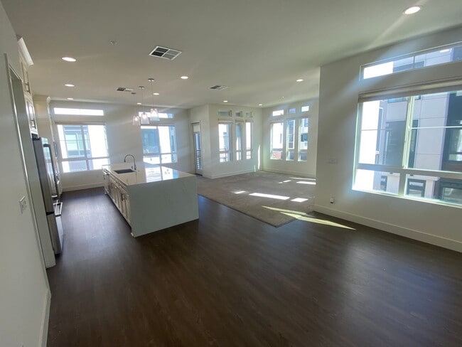 Photo - Modern Condo Living in the Heart of Alameda – Prime Location!