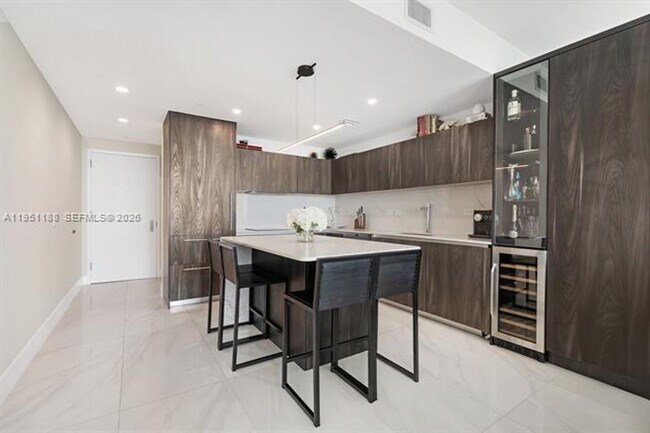 Photo - 3131 NE 7th Ave Unidad 3131 NE 7th Ave 3905