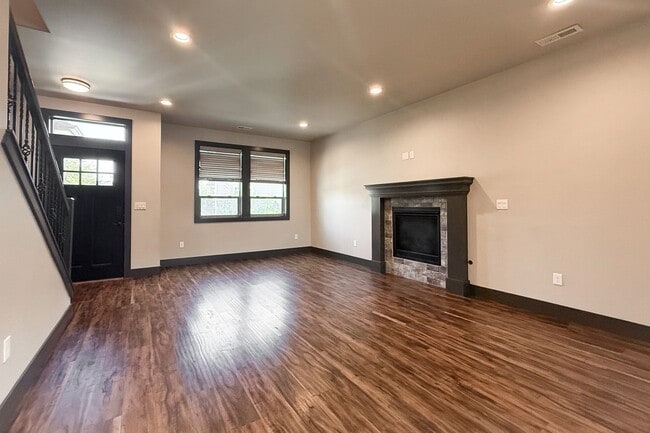 Photo - Beautiful 4-Bedroom House with Large Backy...