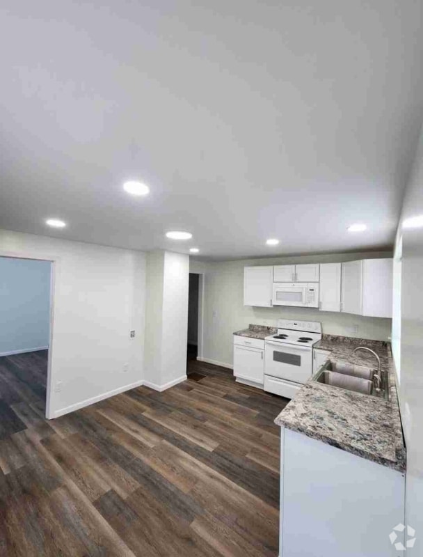 Building Photo - 200 South West End Boulevard Rental
