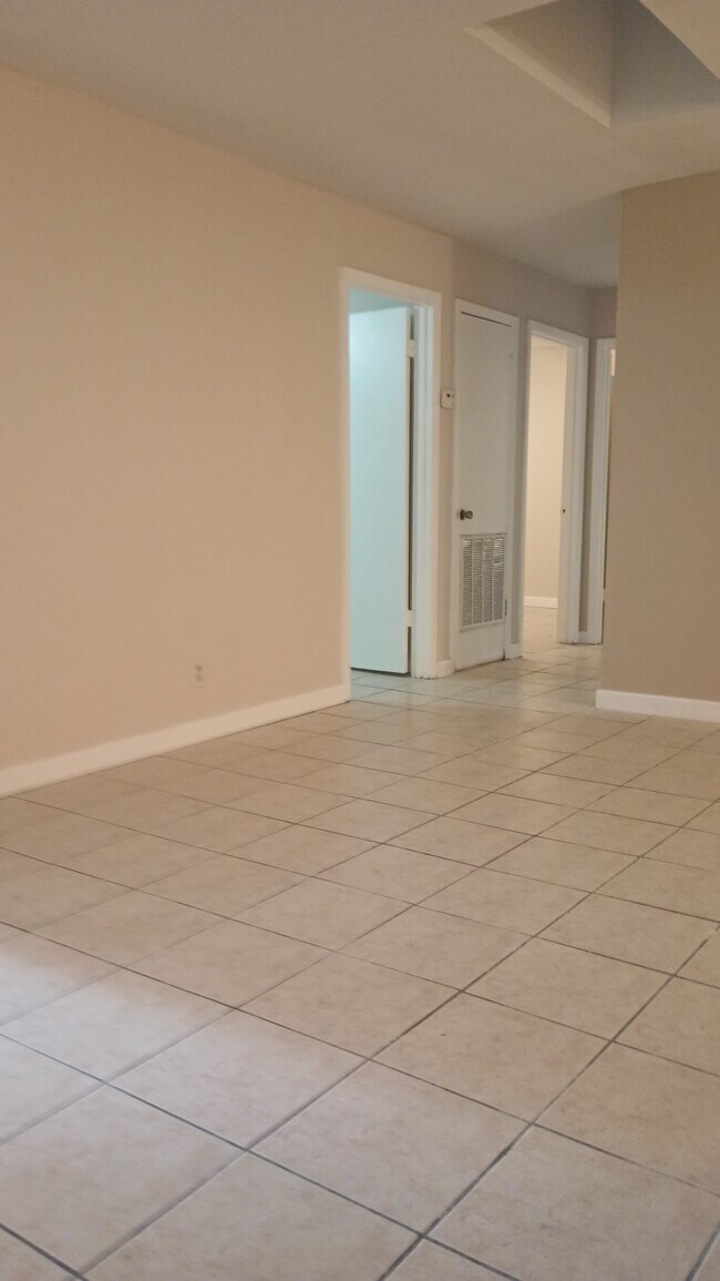 open concept living room, - 2605 Treasure Hills Blvd Unit 5