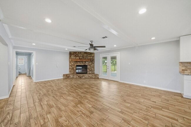 Photo - 302 Country Rd