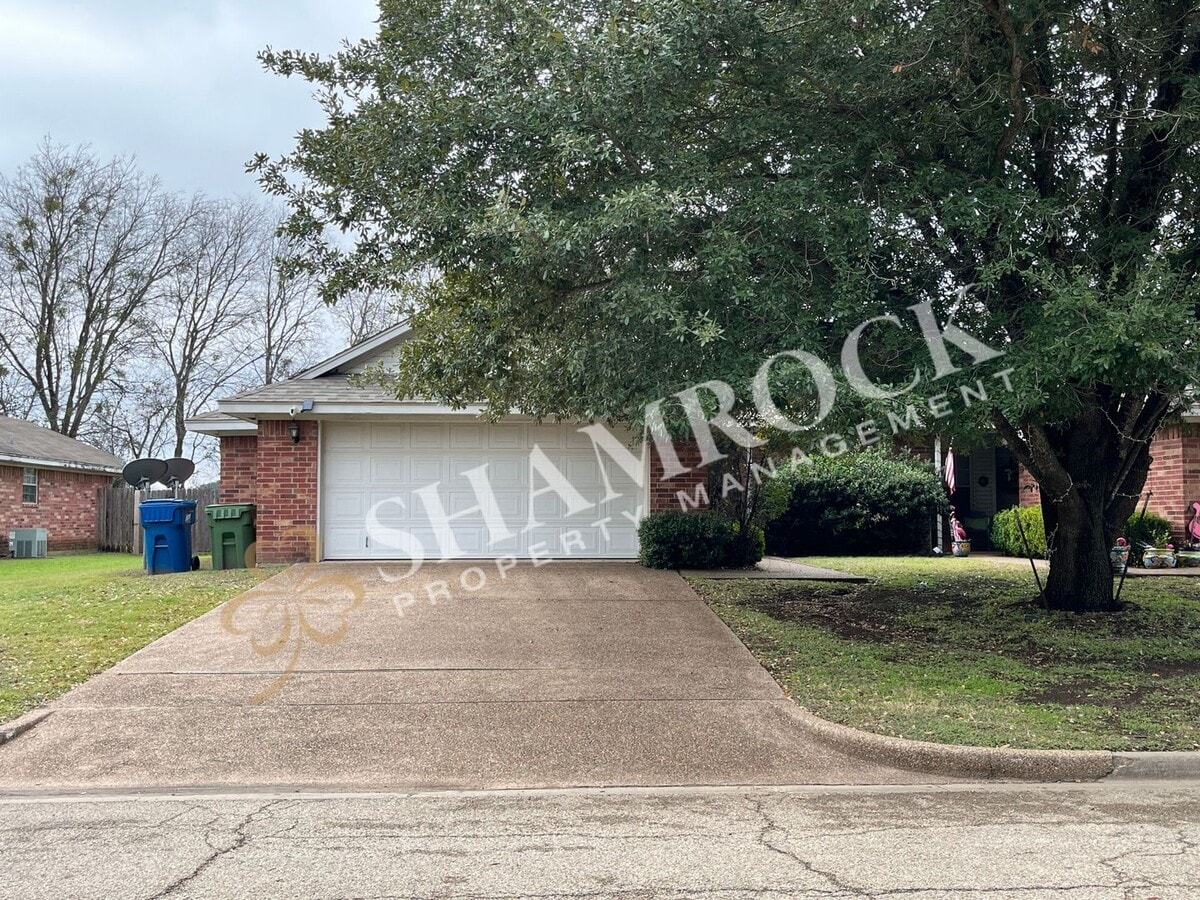 3/2 Duplex near Hewitt Park - 3/2 Duplex near Hewitt Park