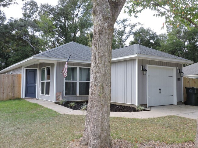 Building Photo - Easy access to Interstate & shopping! Rental