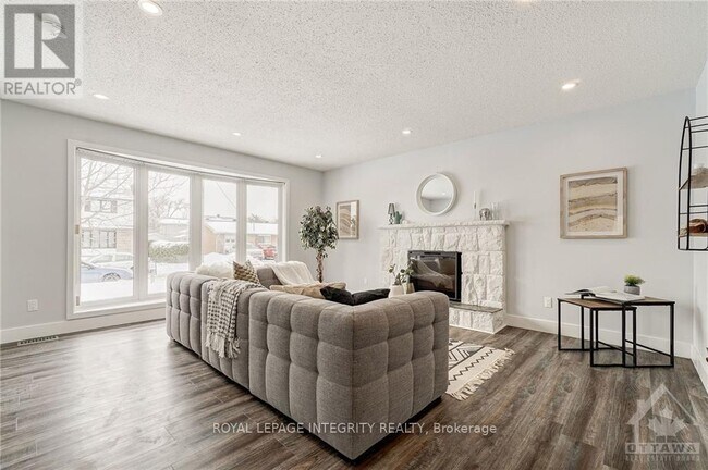 Photo - 2636 Hickson Crescent