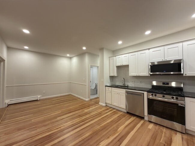 Photo - 172 Putnam Ave Unidad 2