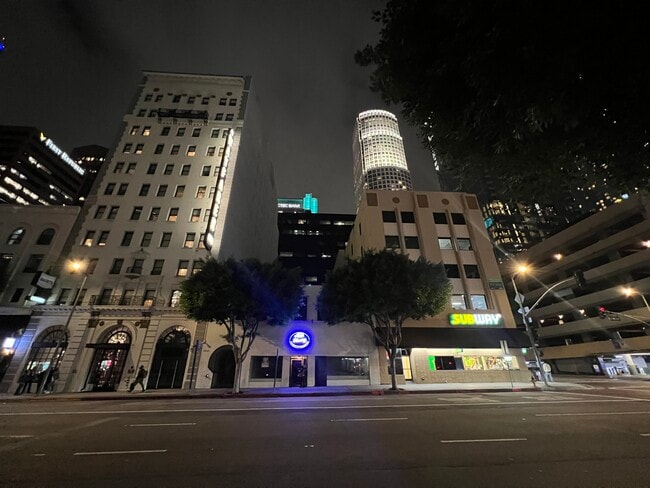 Photo - 807 S Flower St