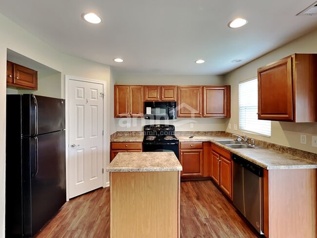 Photo - 1056 Countess Ln