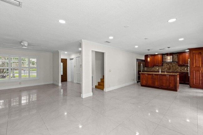 Photo - 4610 Pine Tree Dr
