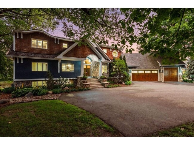 Building Photo - 3135 Shoreline Dr