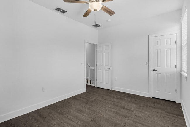 Photo - 15284-15331 US-331 BUS