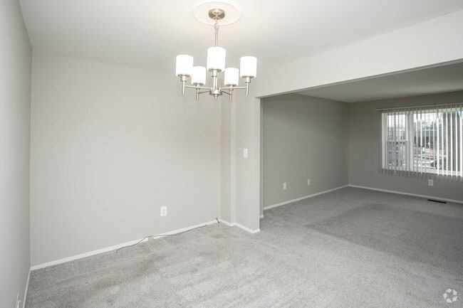 3BR, 2.5BA - 1,400 SF