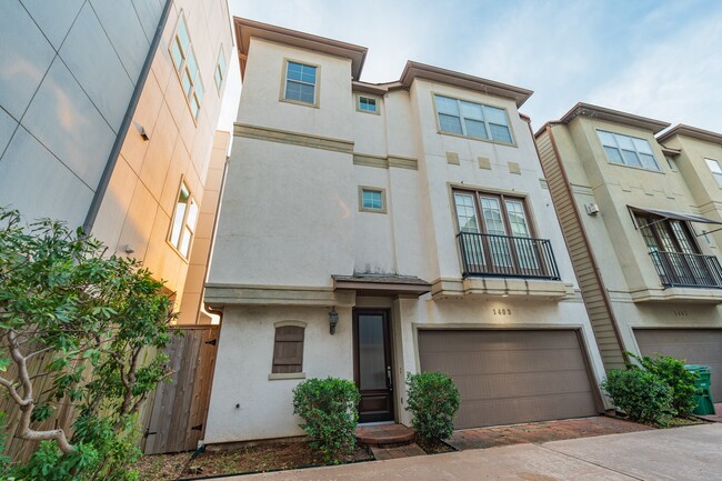 Photo - 1403 Dart St