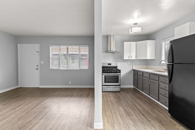 Photo - 539 E 11th St Unit 03