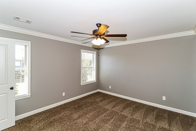 Photo - 303 Stonecreek Dr
