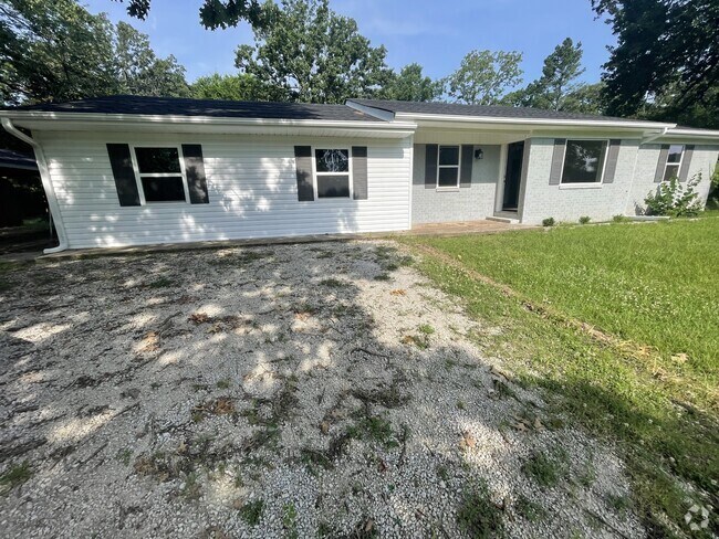 Building Photo - 202 Briarwood Rental