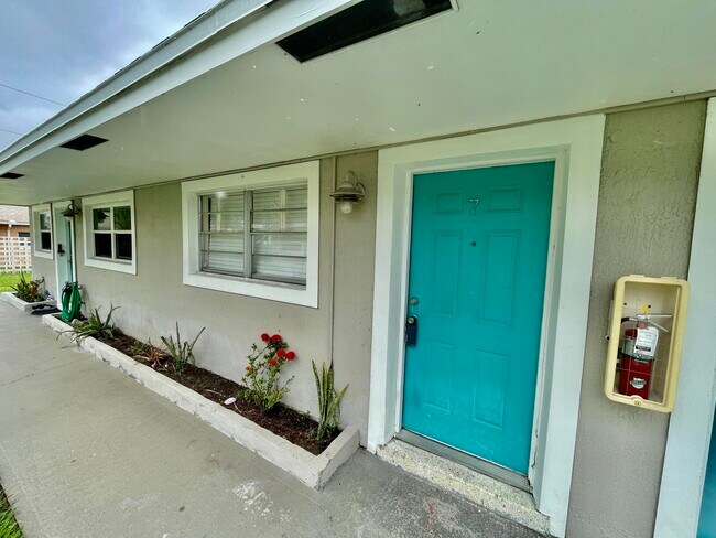 306 Johnson Ave Unit 7