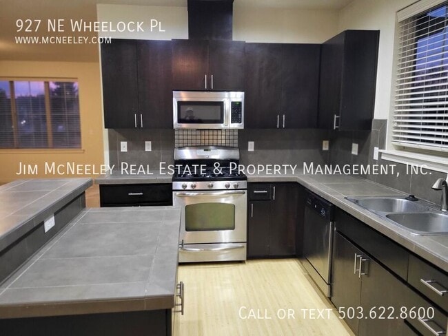 Photo - 927 NE Wheelock Pl