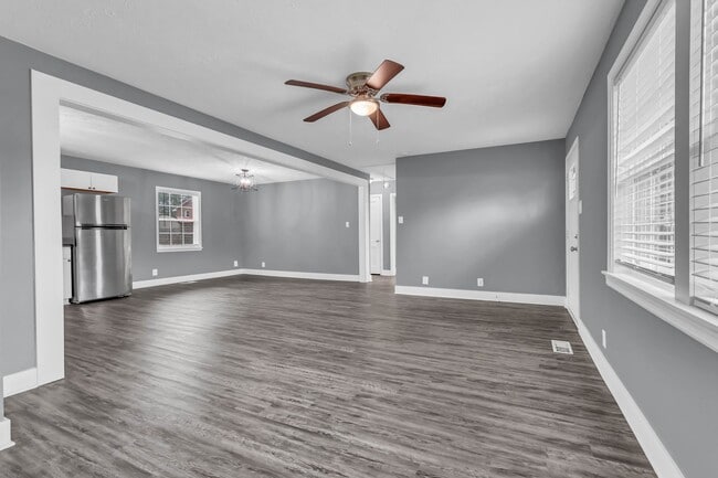Photo - 135 N Meadow Dr