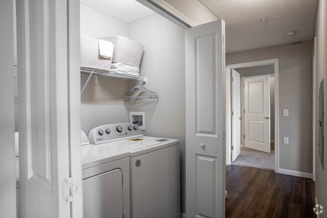 The Sandusky - 2 Hab, 2 Ba - 957 ft². Cuadrados.