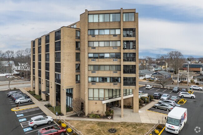 Photo - Harborview Condominiums