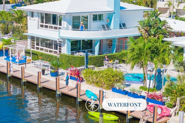 Building Photo - 2740 NE 15th St