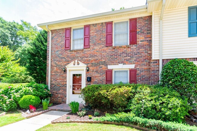 Building Photo - 2bd Townhome in the Heart of Tucker