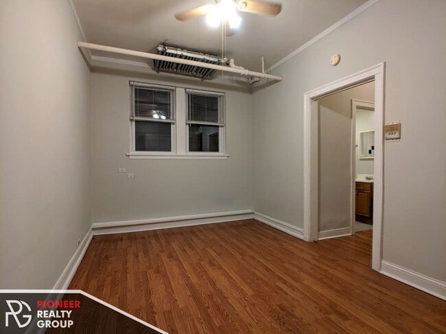 Building Photo - 2827 N Burling St Unit 1