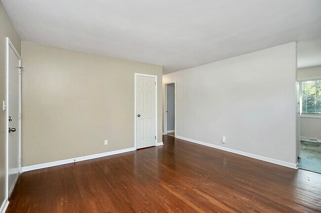 Photo - 2244 English Dr