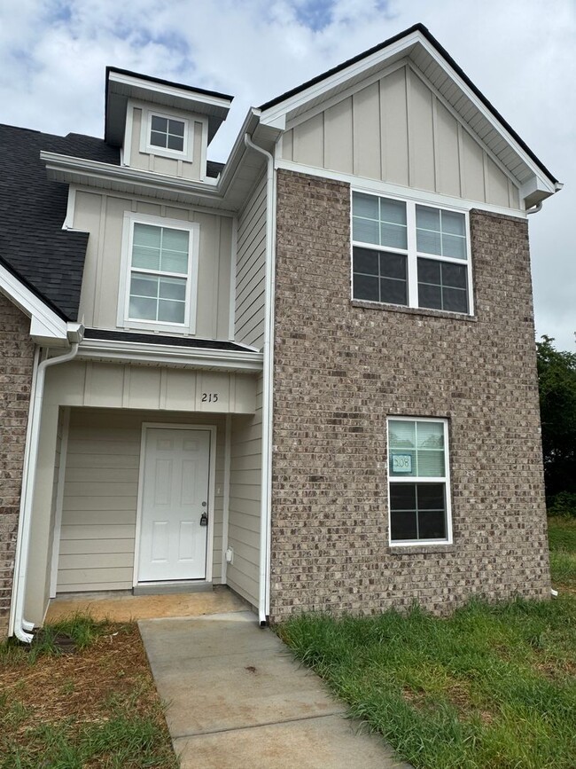 Building Photo - Brand new 3 bed 2 bath townhome in Smyrna