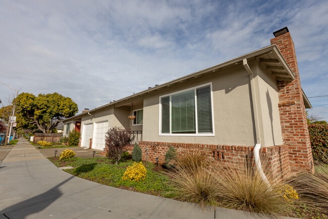 Building Photo - 700 N Humboldt St Rental