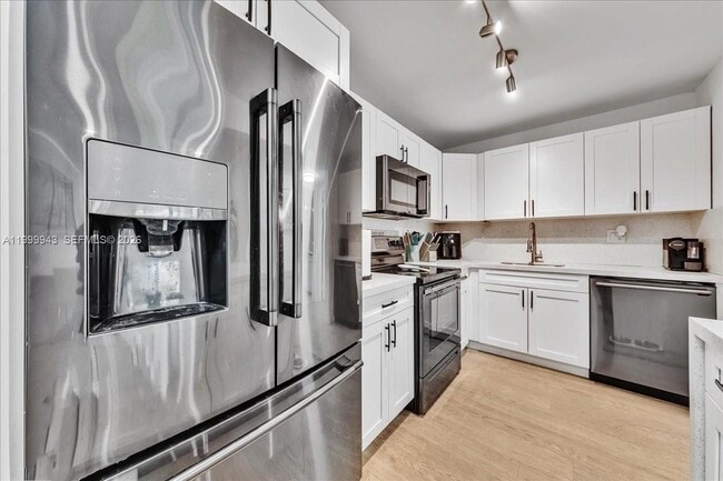 Photo - 9225 SW 87th Ave Unidad A12